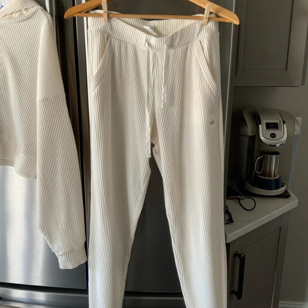 Women's Cream Hoodie Top and matching pants - Picture 2 of 9